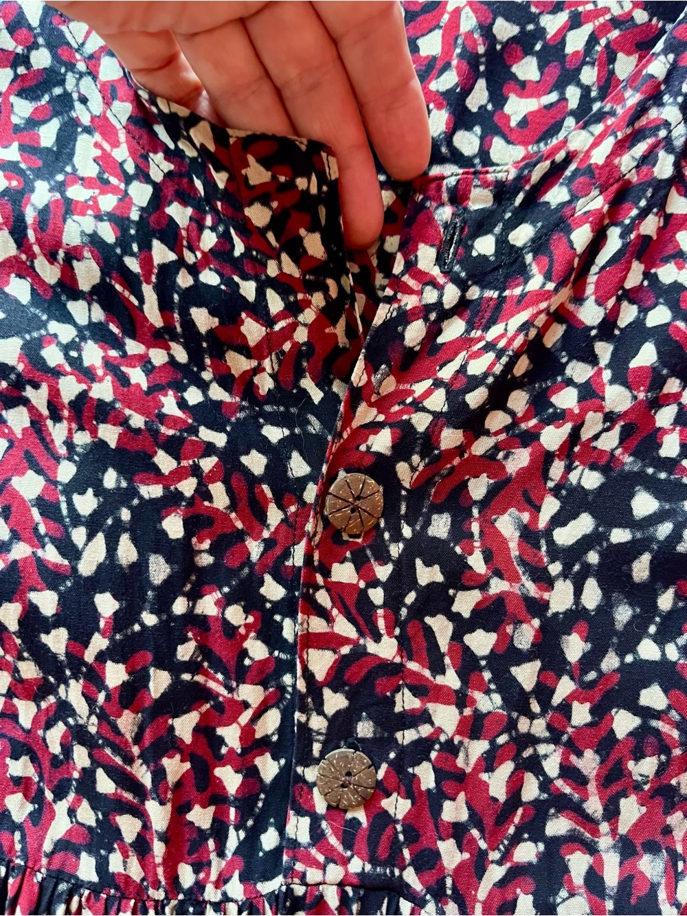 Boxy Red & Black Batik Printed Long Sleeve Dress with Pockets - Picture 5 of 9